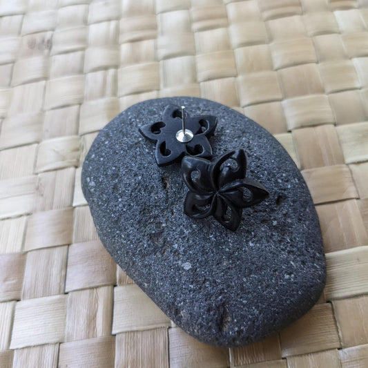 Silver Flower Earrings | Black Earrings :|: Black Flower Stud earrings.