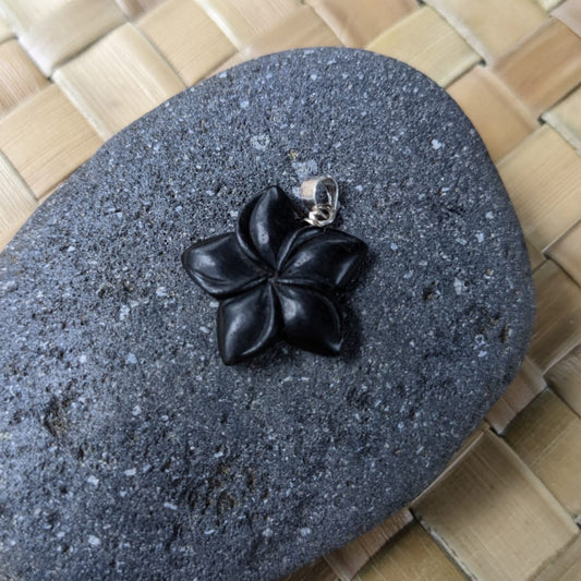 Pendant Flower Necklace | black flower necklace