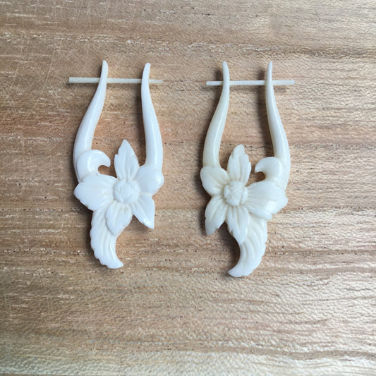 bone-earrings-Venus Orchid, white earrings. Bone.-er-74-b