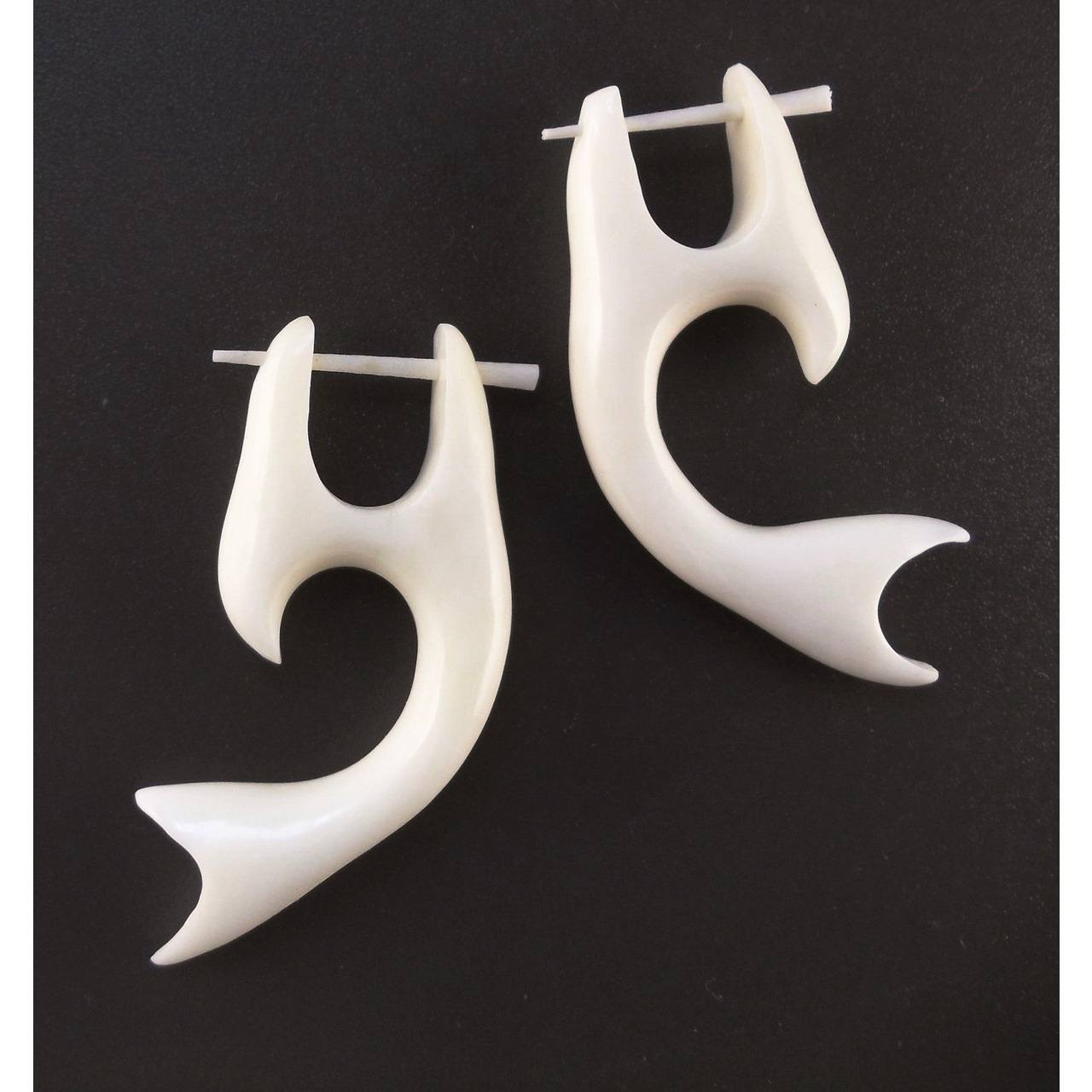 Bone Jewelry :|: Whale Tail, white. Hawaiian Earrings.