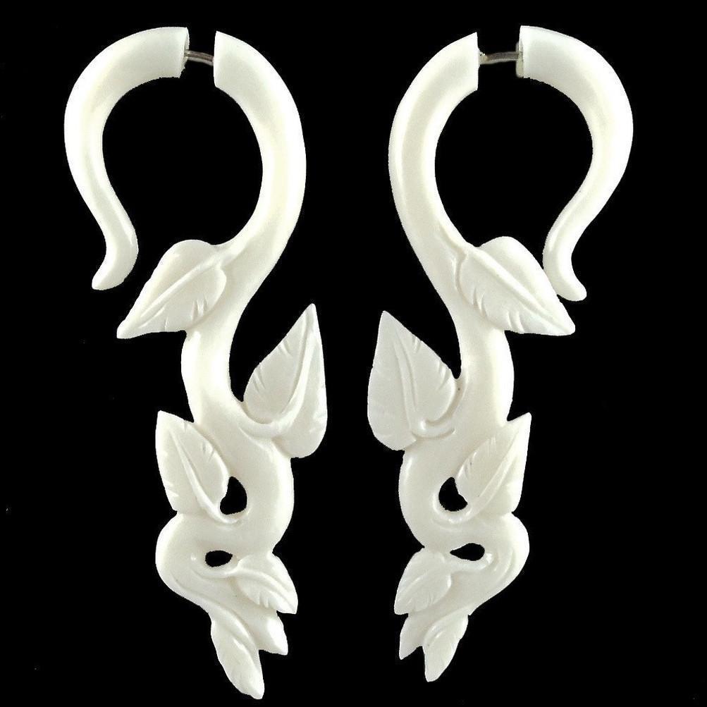 Fake Gauges :|: Ivy. Dangle earrings. White Fake Gauges. Bone Tribal Jewelry. | Dangle Earrings