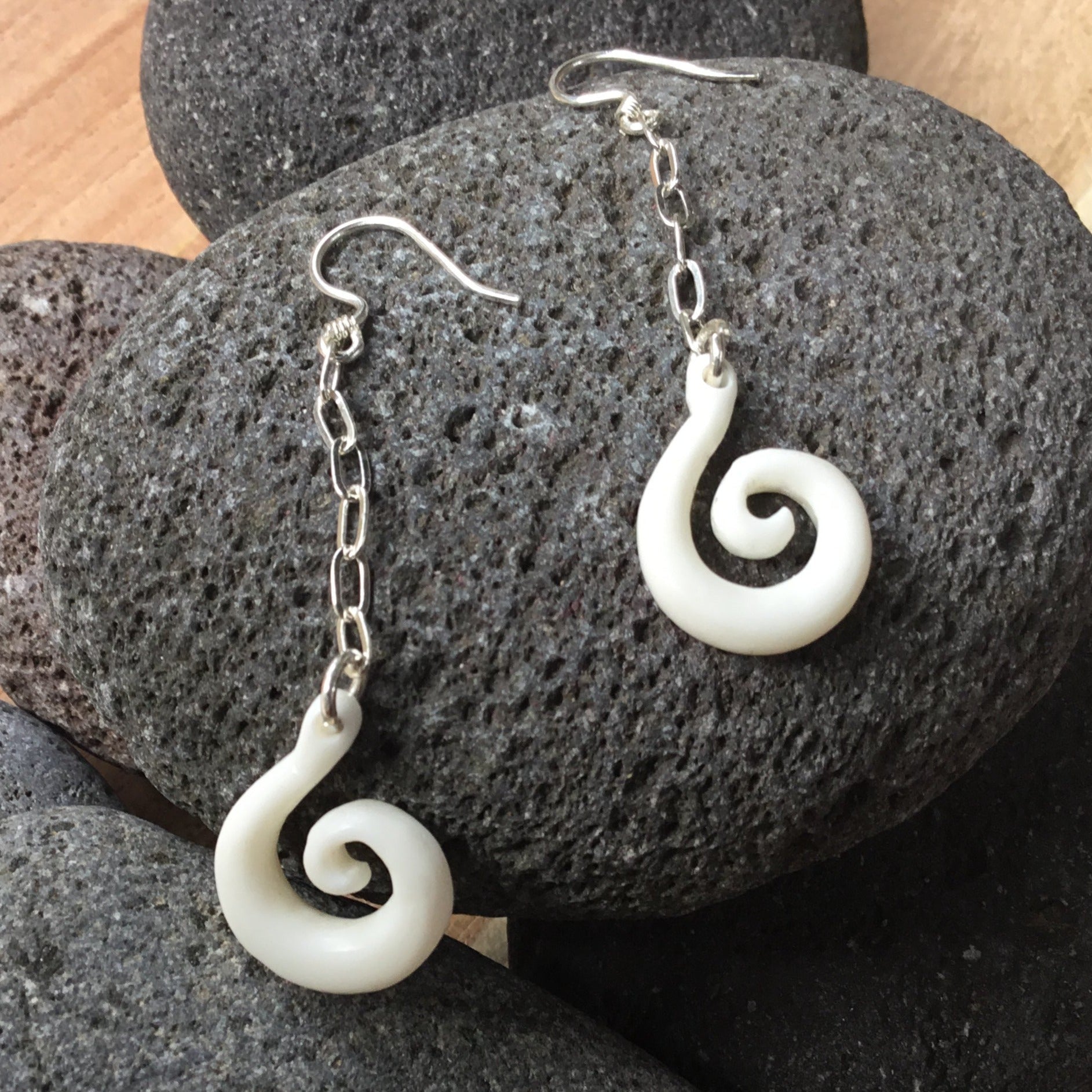 White spiral dangle earrings, silver.