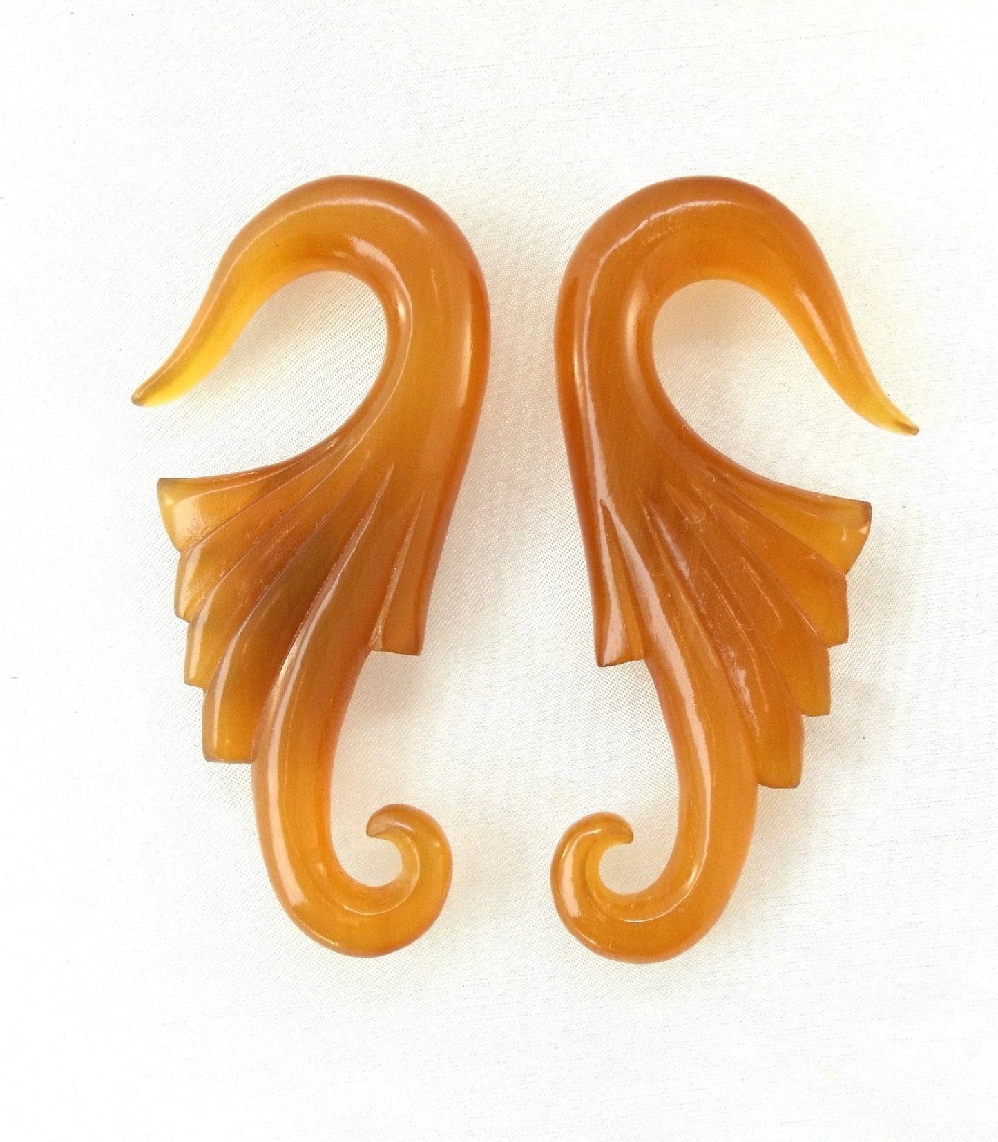 Neuvo Wings, 0 gauge, Amber Horn. 1 1/8 inch W X 2 3/4 inch L.