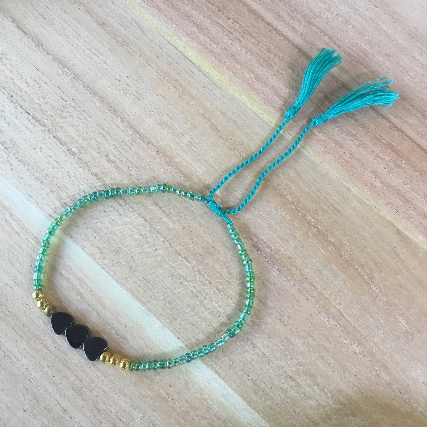 adjustable bead bracelet, blue.