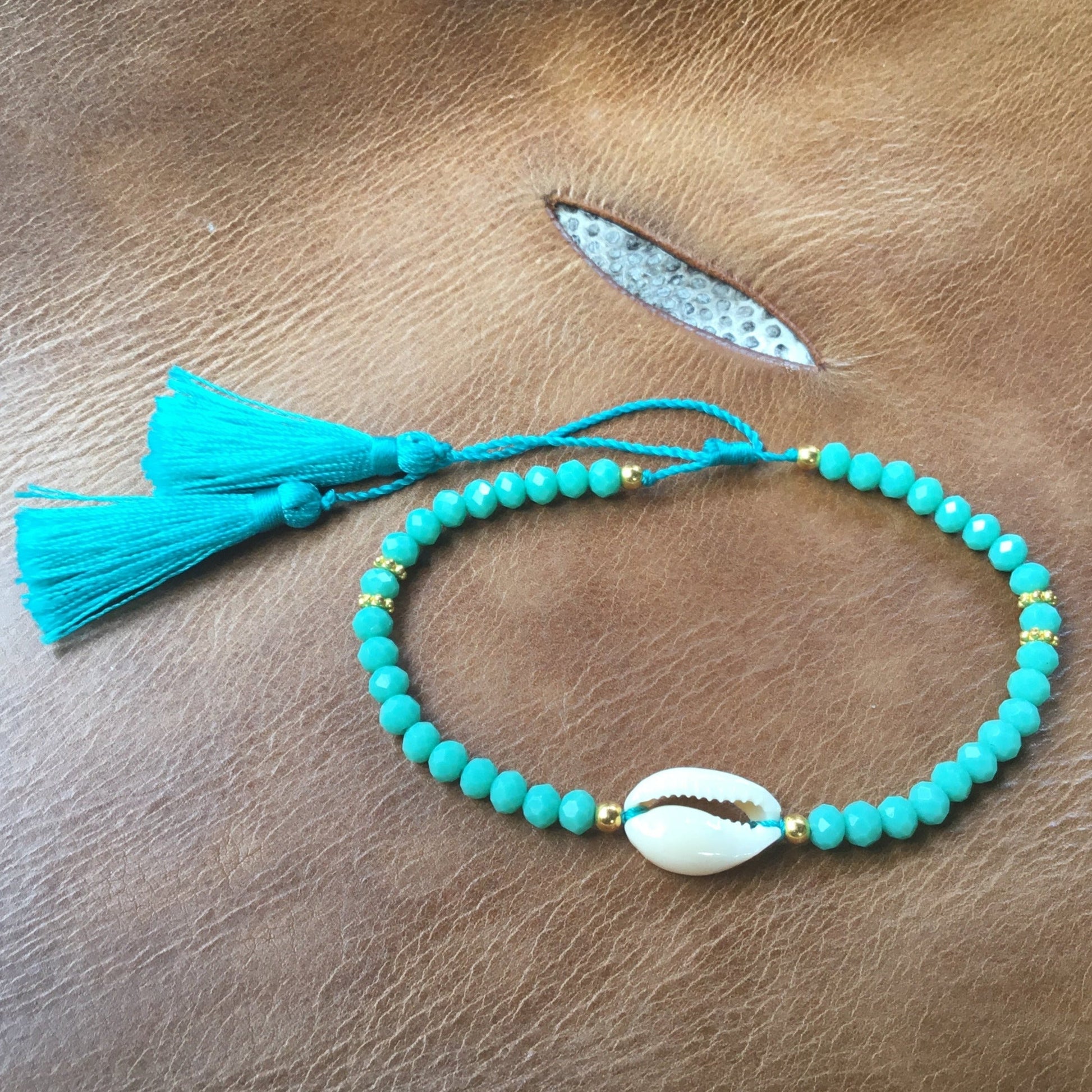 cowrie white shell and blue crystals, adjustable bracelet.