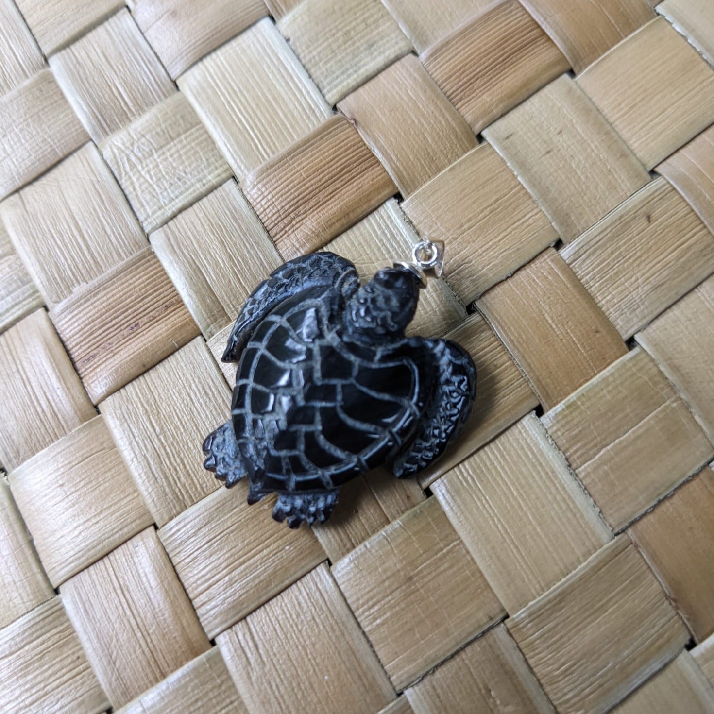 Hawaiian turtle charm