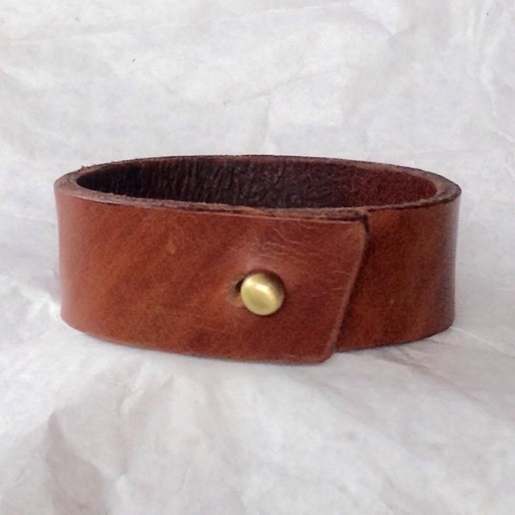 Oiled deerskin and caramel leather bracelet.