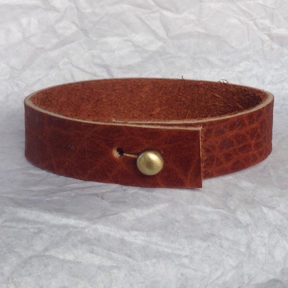 Basic textured bull leather strap bracelet. narrow.