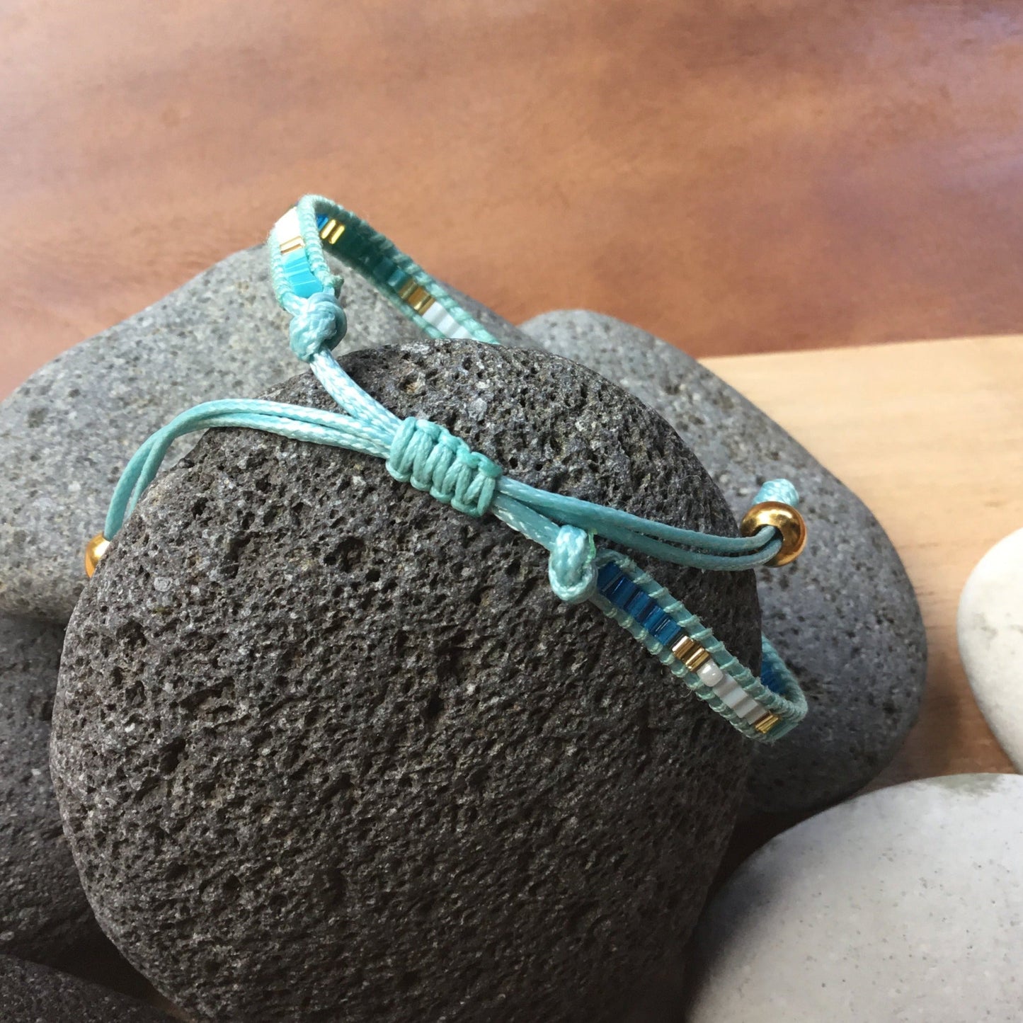 blue miyoki bead bracelet., adjustable.
