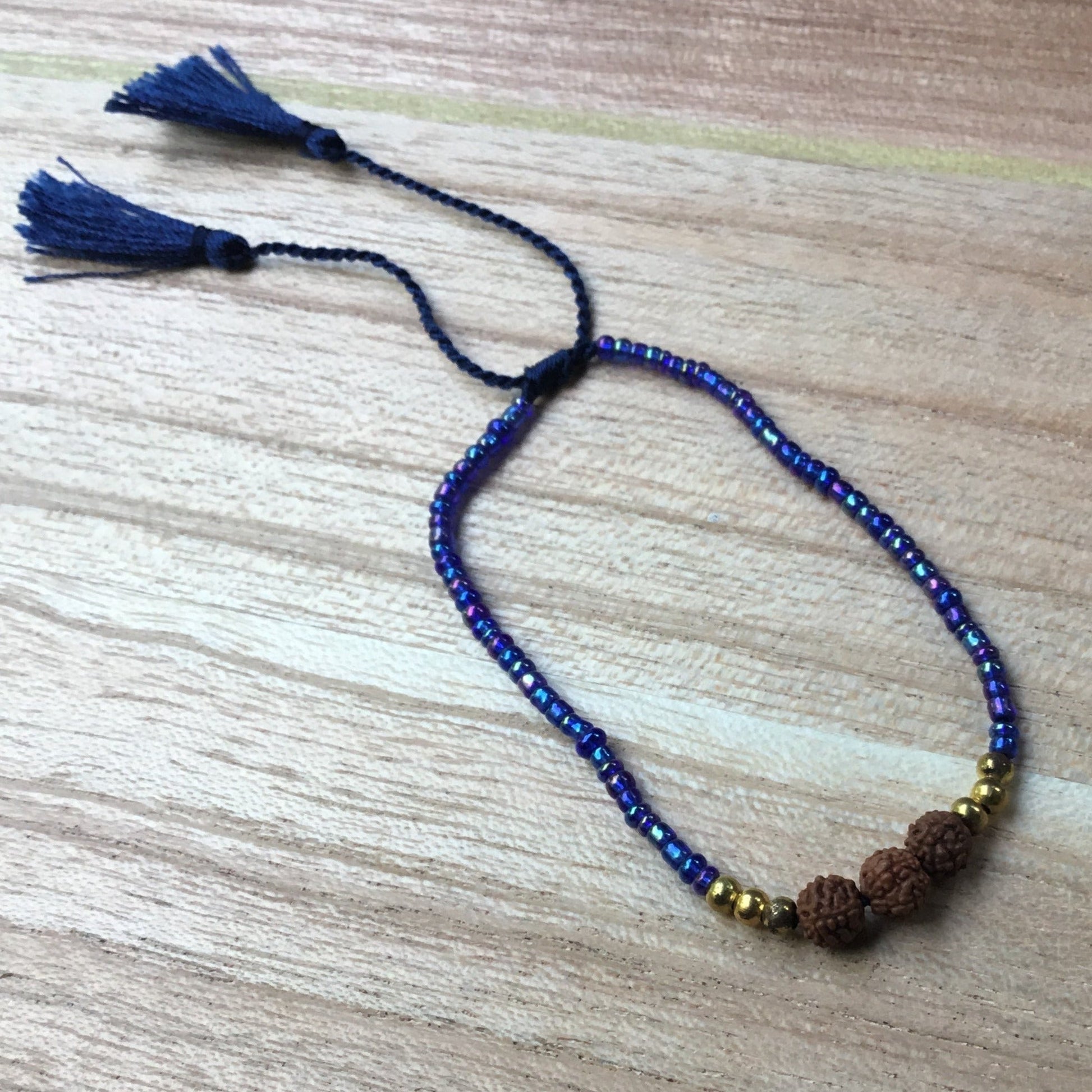 one size bead bracelet, blue.