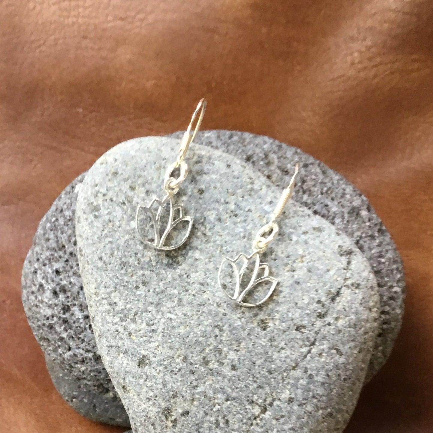 small silver flower earrings.