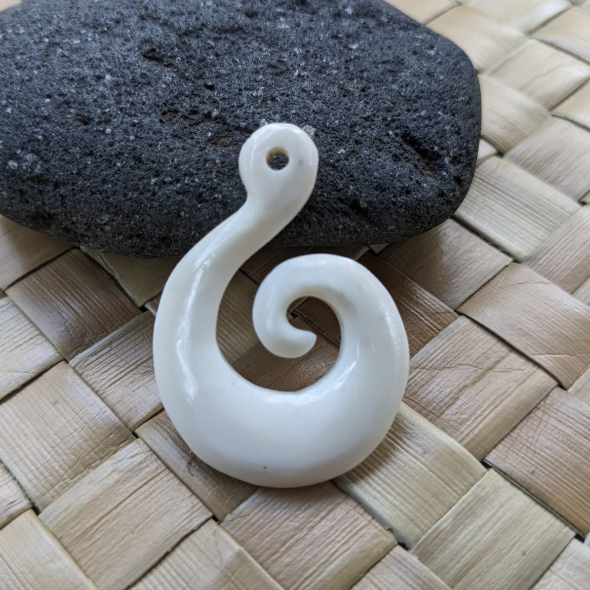 Maori Twist Pikorua Necklace, New Zealand Bone Carving Pendant, Symbol of  Unity, Love, Polynesian Island Style, Hawaiian Tribal Design - Etsy