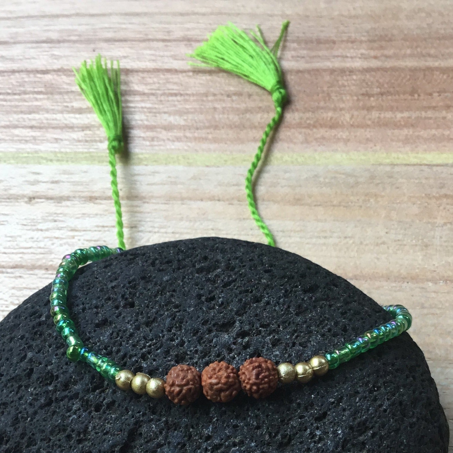 stackable bead bracelet, green.